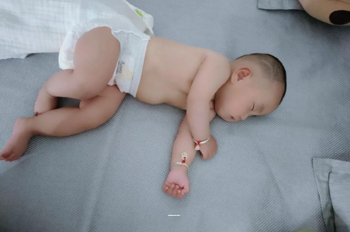 海门三个月宝宝发育标准